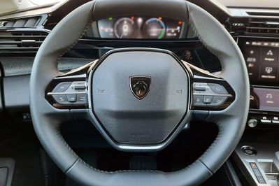 Peugeot 408 Allure e-DCS 1.2 mHEV