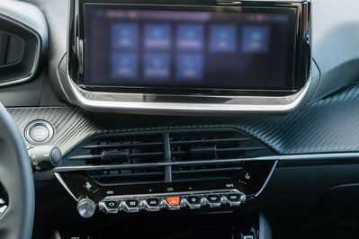 Peugeot 2008 Allure EAT8 1.2 PureTech