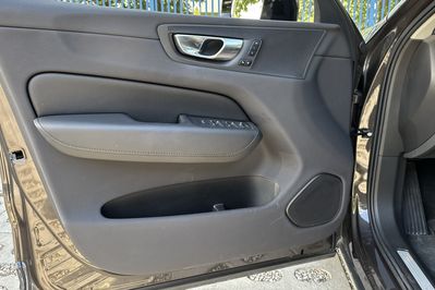 Volvo XC60 B4 B Plus Dark