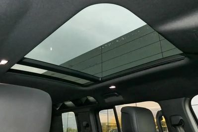 Land Rover Defender 110 D300 X-Dynamic HSE