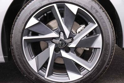 Peugeot 308 Allure EAT8 1.6 Hybrid PHEV
