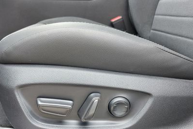 Toyota C-HR Executive 2.0 Plug-in Hybrid Dynamic Force