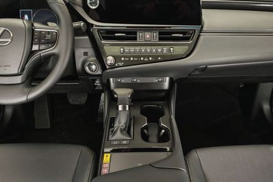 Lexus ES 300h Business Edition 2.5 E-CVT