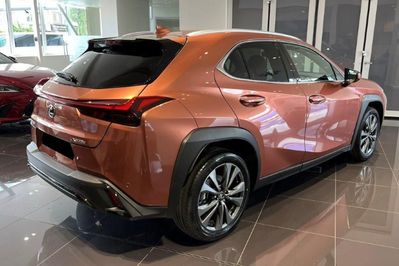 Lexus UX 300h F Sport Design 2.0 Hybrid Dynamic Force