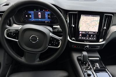 Volvo V60 T6 AWD Plug-In Hybrid Plus Dark aut