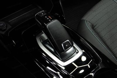 Peugeot 2008 1.2 PureTech Allure S&S EAT8