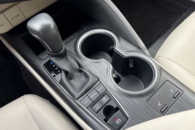 Toyota Camry Executive 2.5 Hybrid