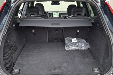 Volvo XC60 T8 Plug-In Hybrid AWD Ultra Black Edition aut