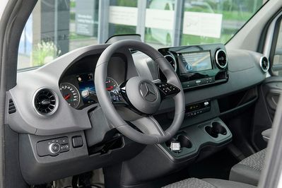 Mercedes Sprinter 517 CDI PRO Długi 9G-Tronic Kontener