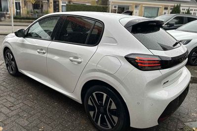 Peugeot 208 Allure e-DCS6  1.2 mHEV