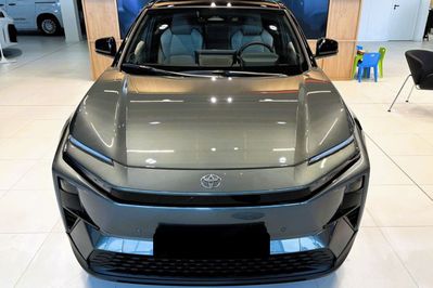 Toyota C-HR + Executive BEV