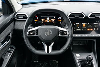 MG ZS 1.5  Standard MT