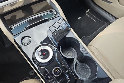 Kia Sportage 1.6 T-GDI HEV Business Line 2WD