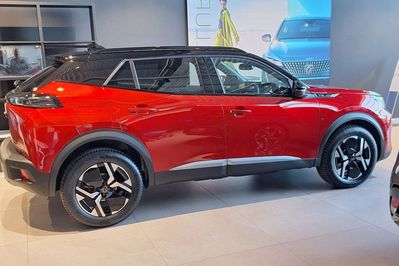 Peugeot 2008 PureTech mHEV GT e-DCS6