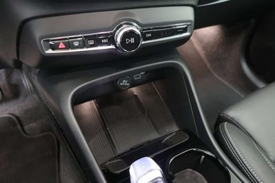 Volvo XC40 B4 Plus Dark