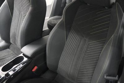 Peugeot 2008 GT Exclusive e-DCS6 1.2 PureTech mHEV