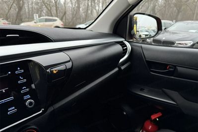 Toyota HiLux Double Cab DLX 4x4