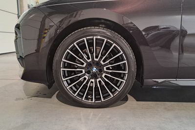 BMW Seria 7 740d xDrive Nero Lusso Edition