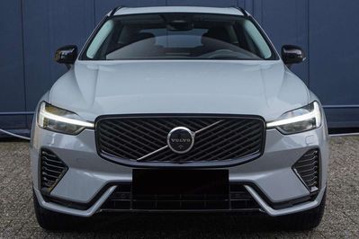 Volvo XC60 B5 AWD Ultra Dark