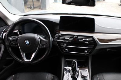 BMW Seria 5 Touring 520d xDrive Luxury Line