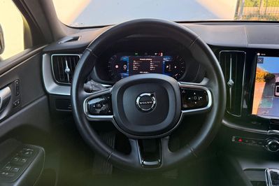 Volvo XC60 B4 D AWD Plus Dark\