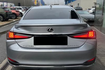 Lexus ES 300h Omotenashi