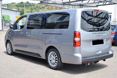 Peugeot Traveller Long L2H1 Business EAT8