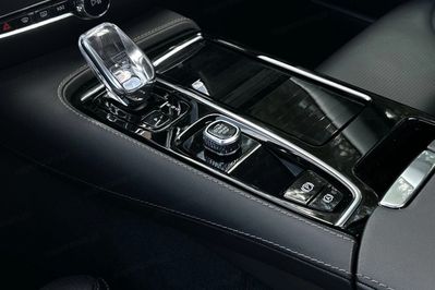 Volvo V60 T6 AWD Plug-In Hybrid Plus Dark