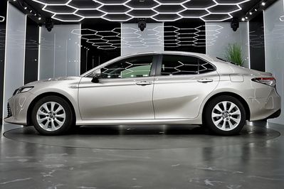 Toyota Camry 2.5 Hybrid Comfort CVT