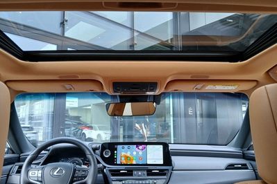 Lexus ES 300h Business Edition