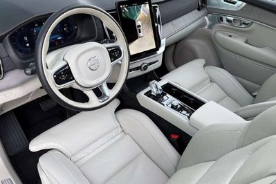 Volvo XC90 T8 AWD Plug-In Hybrid Ultra Bright