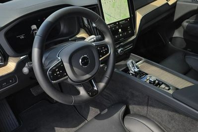 Volvo XC60 T8 Plug-In Hybrid AWD Ultra Dark