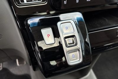 Hyundai Staria 1.6 T-GDI HEV Luxury aut