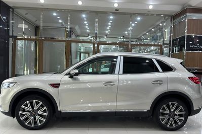 Hongqi HS5 2.0T AWD