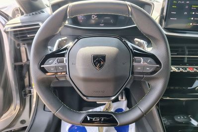 Peugeot 2008 GT e-DCS6