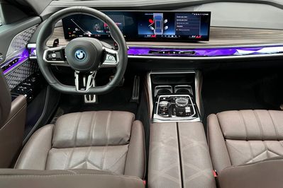 BMW Seria 7 M760e PHEV xDrive sport-aut