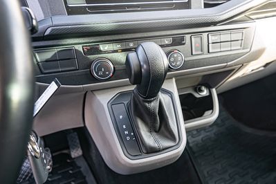 Volkswagen Caravelle T6.1 L2H1 AT