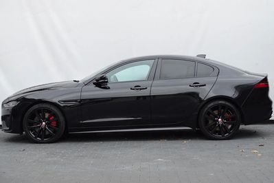 Jaguar XE 2.0 D200 AWD R-Dynamic Black