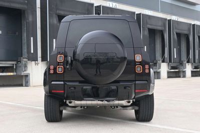 Land Rover Defender 110 3.0 D250 X-Dynamic HSE