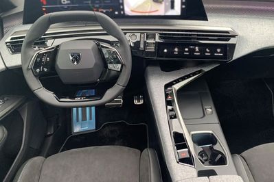 Peugeot 3008 GT Exclusive e-DCS6 1.2 mHEV