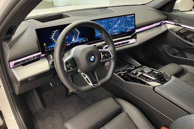 BMW Seria 5 520i mHEV aut