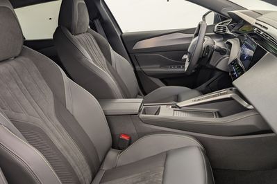Peugeot 408 GT 1.2 mHEV e-DCS6