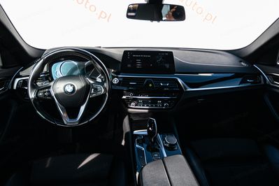 BMW Seria 5 520d xDrive Sport Line