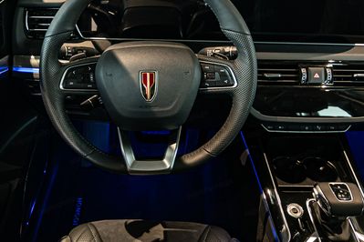 Hongqi HS5 2.0T AWD