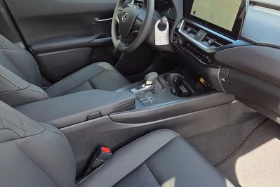 Lexus UX 300h F Sport Design Hybrid Dynamic Force