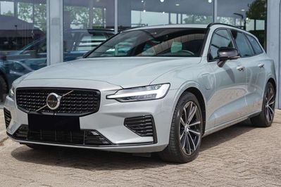 Volvo V60 T6 AWD Plug-In Hybrid Ultra Dark
