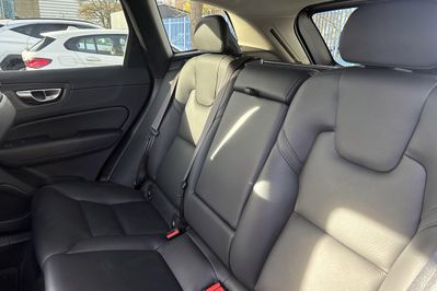 Volvo XC60 B4 B Plus Dark