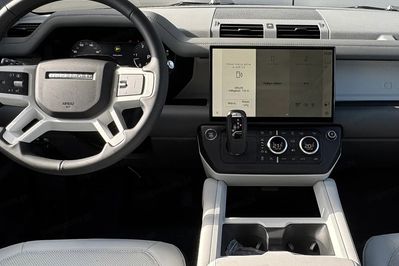 Land Rover Defender D250 mHEV S