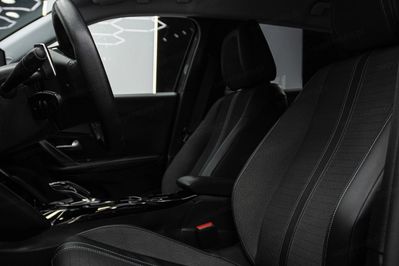 Peugeot 2008 1.2 PureTech Allure S&S EAT8