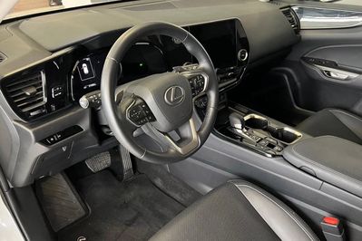 Lexus NX 350h Prestige 2WD